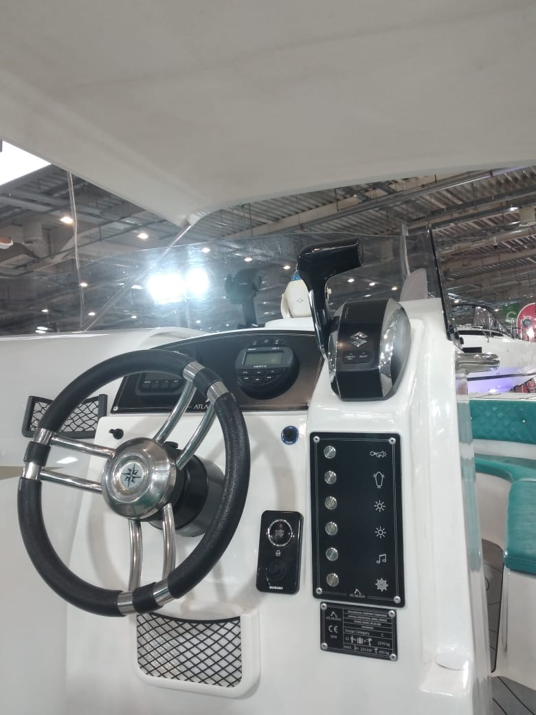 Batouni Marine — ATLAS 800 — θέση διακυβέρνησης