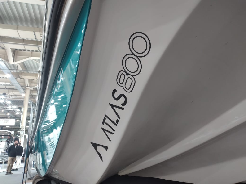 Batouni Marine — ATLAS 800 — σήμα στο σκαρί
